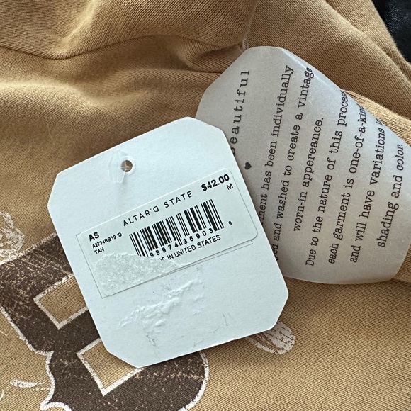 NWT 1978 Graphic Tan Women's Top MSRP $42 - Picture 4 of 4